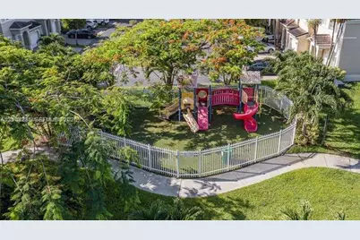 11352 NW 56th St, Doral, FL 33178 - Photo 15