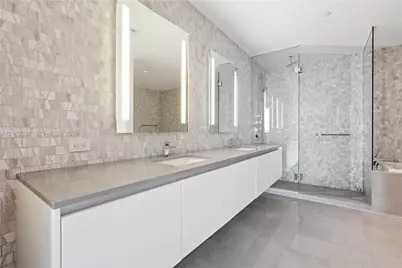 88 SW 7th St #2302, Miami, FL 33130 - Photo 7