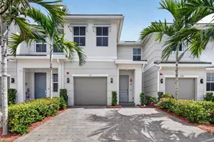 121 SW 170th Ave, Pembroke Pines, FL 33027 - Photo 1