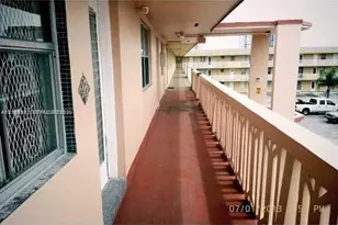 1304 NE 191st St, Miami, FL 33179 - Photo 3