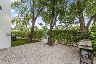 20205 W Oak Haven Cir, Miami, FL 33179 - Photo 27
