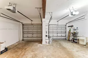 20205 W Oakhaven Cir, Miami, FL 33179 - Photo 33
