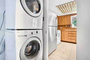 8500 NW 3rd St, Pembroke Pines, FL 33024 - Photo 25