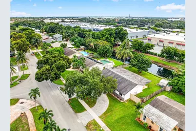 8500 NW 3rd St, Pembroke Pines, FL 33024 - Photo 43