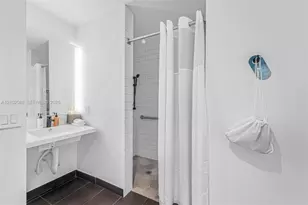 398 NE 5th St, Miami, FL 33132 - Photo 17