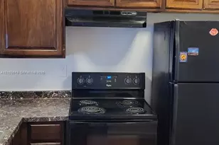 492 NW 165th St Rd, Miami, FL 33169 - Photo 3