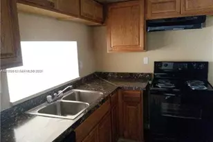 492 NW 165th St Rd, Miami, FL 33169 - Photo 5