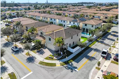 8894 W 34th Ave, Hialeah, FL 33018 - Photo 3