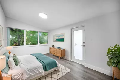 1018 NE 7th St, Hallandale Beach, FL 33009 - Photo 27