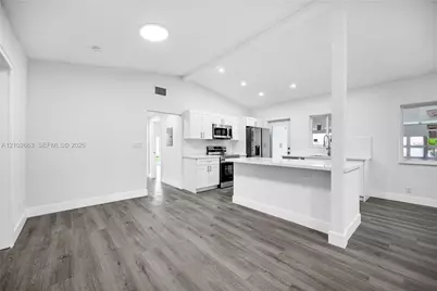 1018 NE 7th St, Hallandale Beach, FL 33009 - Photo 17
