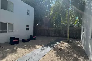 5814 NE 4th Ct, Miami, FL 33137 - Photo 5