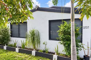 2727 NE 6th Ln, Wilton Manors, FL 33334 - Photo 3