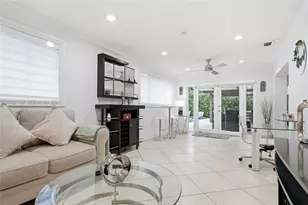 13996 Lake Lure Ct, Miami Lakes, FL 33014 - Photo 11