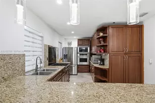 13996 Lake Lure Ct, Miami Lakes, FL 33014 - Photo 7