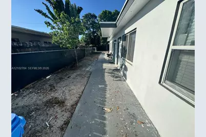 565 NE 32nd St, Oakland Park, FL 33334 - Photo 13
