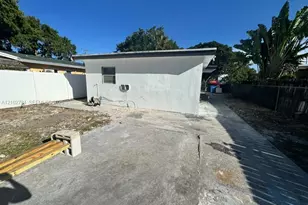 565 NE 32nd St, Oakland Park, FL 33334 - Photo 15