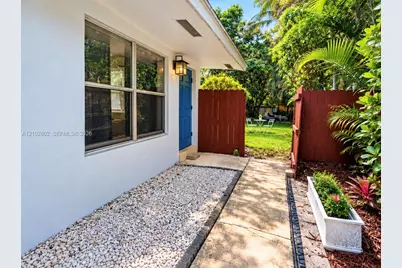 920 NE 40th St #3, Oakland Park, FL 33334 - Photo 1