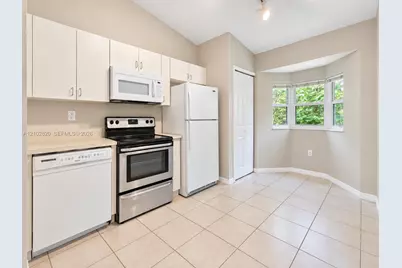 970 NE 34th Ave #203, Homestead, FL 33033 - Photo 3