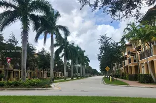 919 SW 147th Ave, Pembroke Pines, FL 33027 - Photo 5