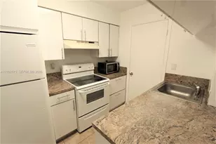 17485 NW 67th Ct, Hialeah, FL 33015 - Photo 5