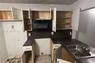 902 NE 209th St, Miami, FL 33179 - Photo 15