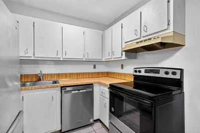 2924 Collins Avenue #303, Miami Beach, FL 33140 - Photo 5