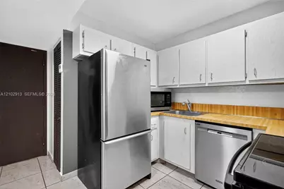 2924 Collins Avenue #303, Miami Beach, FL 33140 - Photo 3