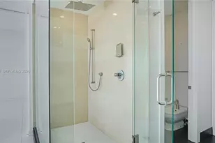 1100 Biscayne Blvd, Miami, FL 33132 - Photo 21