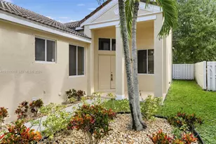 1319 Camellia Cir, Weston, FL 33326 - Photo 5