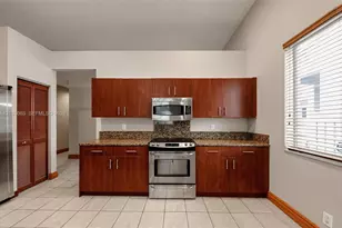 1319 Camellia Cir, Weston, FL 33326 - Photo 11