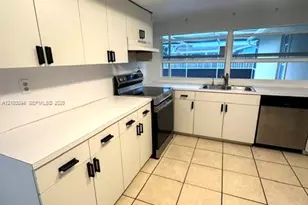 9565 NW 19th Pl, Sunrise, FL 33322 - Photo 3