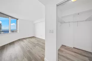 325 S Biscayne Blvd, Miami, FL 33131 - Photo 15