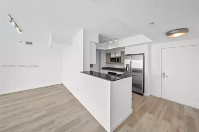 325 S Biscayne Blvd #3819, Miami, FL 33131 - Photo 9