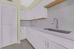 15545 N Miami Lakeway N, Miami Lakes, FL 33014 - Photo 11