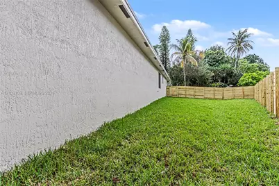 727 NW 43rd Ct, Oakland Park, FL 33309 - Photo 7