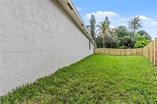 727 NW 43rd Ct, Oakland Park, FL 33309 - Photo 7