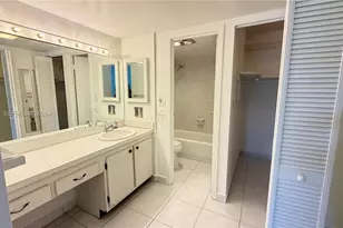 100 Bayview Dr, Sunny Isles Beach, FL 33160 - Photo 15