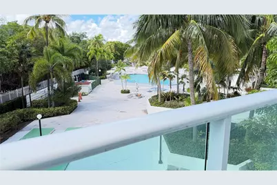 100 Bayview Dr #217, Sunny Isles Beach, FL 33160 - Photo 9