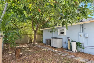 621 S 24th Ave, Hollywood, FL 33020 - Photo 15