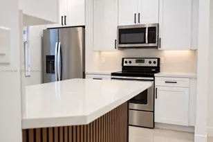 8039 Lake Dr, Doral, FL 33166 - Photo 11