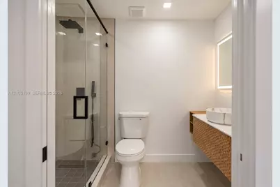 8039 Lake Dr #205, Doral, FL 33166 - Photo 23