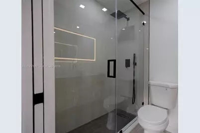 8039 Lake Dr #205, Doral, FL 33166 - Photo 27