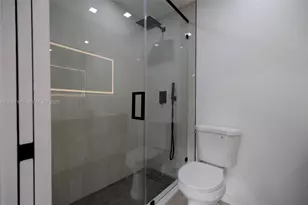 8039 Lake Dr, Doral, FL 33166 - Photo 27