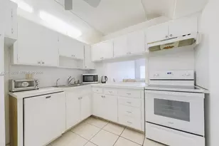 215 SE 3rd Ave, Hallandale Beach, FL 33009 - Photo 7