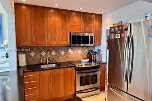 5401 Collins Ave, Miami Beach, FL 33140 - Photo 9