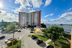 1351 NE Miami Gardens Dr, Miami, FL 33179 - Photo 9