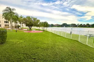 2880 N Oakland Forest Dr, Oakland Park, FL 33309 - Photo 25