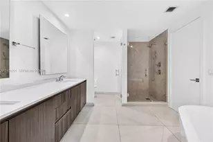 488 NE 18th St, Miami, FL 33132 - Photo 17