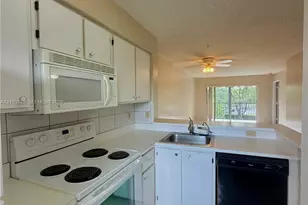 2230 N Cypress Bend Dr, Pompano Beach, FL 33069 - Photo 5