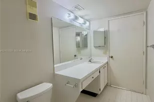 2230 N Cypress Bend Dr, Pompano Beach, FL 33069 - Photo 27